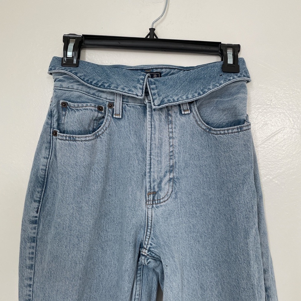 Abercrombie and Fitch mom jeans 
Size-25
Like new